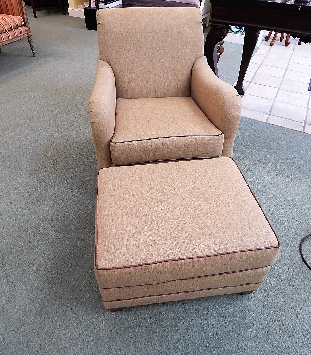 Chair w/ Ottoman - Southern Comforts Fine Furniture Consignments, Inc.
