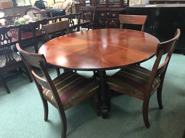 Ethan Allen Table and 6 Chairs + 1 Large Leaf - Southern Comforts Fine