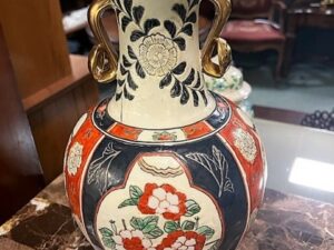 a beautiful oriental vase