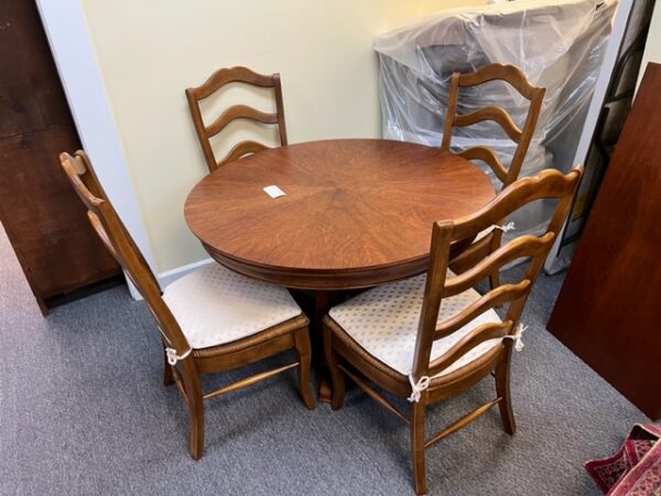 Table with 4 Chairs