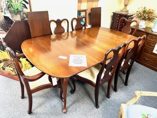 Benchmade Dining Room Table with 2 Leaves